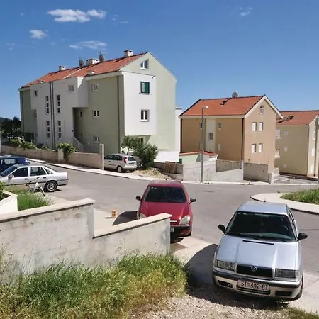 Orange * Makarska