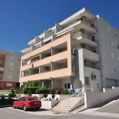 Orange Apartment *
