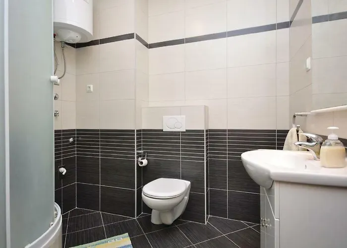 Orange Apartment Makarska