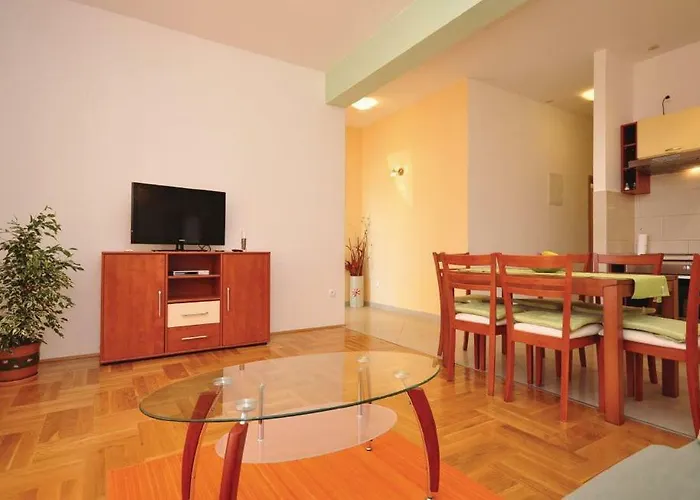 Orange Apartment Makarska